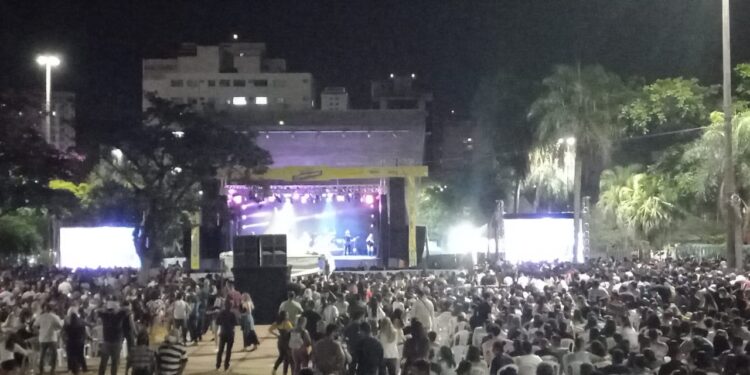 Show do Nando Reis começa lotado na Capital e com gritos de “Fora Bolsonaro”