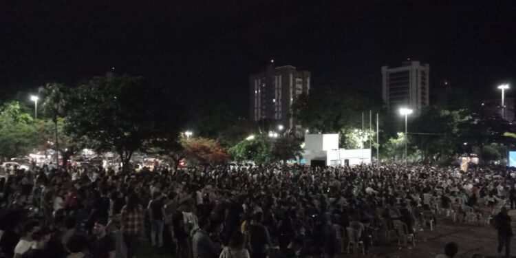 Show do Nando Reis começa lotado na Capital e com gritos de “Fora Bolsonaro”