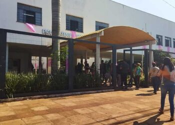 Mensagens de “bombas” e “matança” suspendem aulas em escola estadual de MS