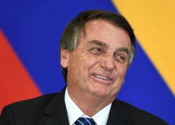 Bolsonaro confirma criação do Auxílio Brasil de R$ 400