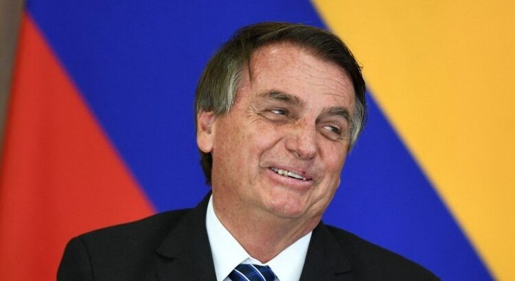 Bolsonaro confirma criação do Auxílio Brasil de R$ 400