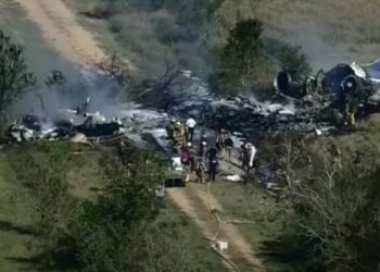 Avião cai no Texas, nos EUA, e todos os 21 ocupantes sobrevivem