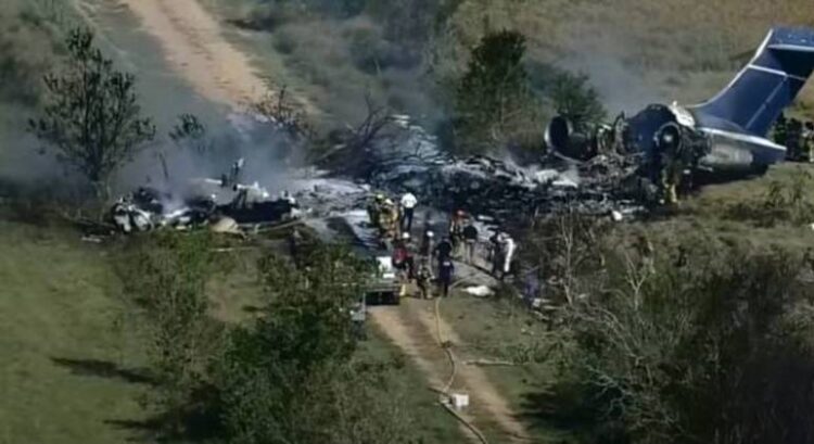 Avião cai no Texas, nos EUA, e todos os 21 ocupantes sobrevivem