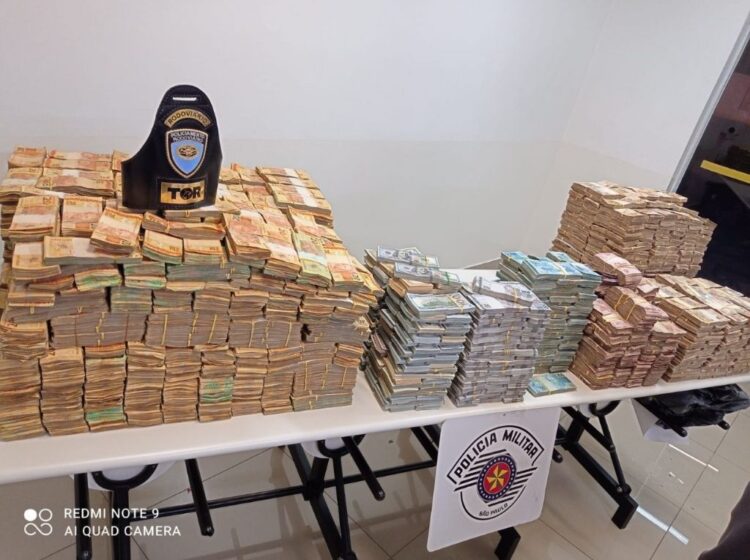 Carreta de Maracaju é apreendida em SP com quase R$ 12 milhões e motorista preso