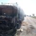 Carreta bitrem pega fogo e bombeiros são acionados para o combate na BR-267