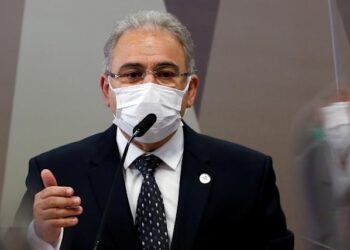CPI dá 48h para Queiroga explicar abandono da Coronavac em 2022