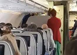 Vídeo: Passageiro não usa máscara e piloto retorna com avião para expulsá-lo
