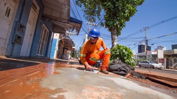 Reviva já executou mais de 18 mil metros quadrados de calçadas em revitalização