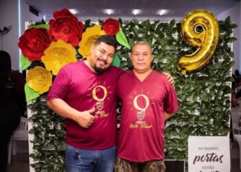 Pastor passa mal em evento e morre; pai descobre e também não resiste