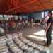 Prefeitura e Famasul fazem entrega de cestas básicas para famílias da região da Vila Nasser