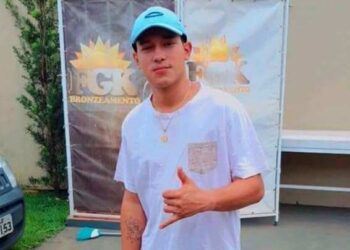 Jovem é preso pela polícia com arma dizendo que iria se vingar da morte do amigo