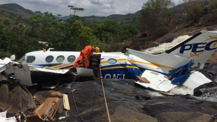 Avião que caiu com Marília Mendonça pertenceu a Henrique e Juliano