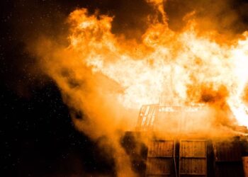 Jovem queima casa da ex enquanto ela era socorrida de sua tentativa de assassinato em MS