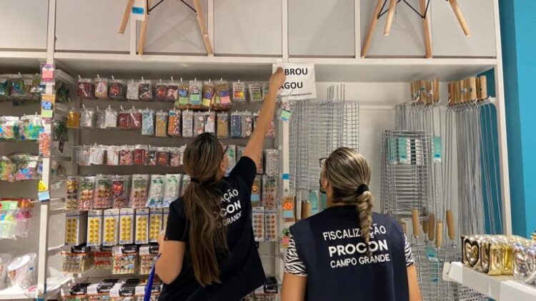 Procon autua loja com produtos vencidos e propaganda enganosa na black friday