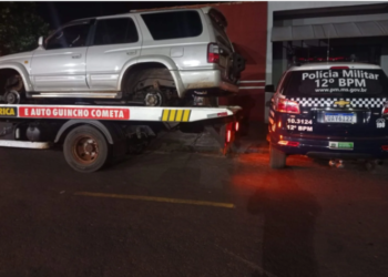 Polícia encontra Hilux Surf roubada dentro de plantação de soja com pneus retirados