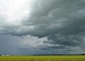 Dia amanhece quente, mas previsão aponta chuva em MS