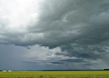 Dia amanhece quente, mas previsão aponta chuva em MS