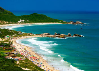 Capitais lideram buscas de viagens para feriado da República, segundo Booking.com