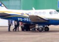 Corpos de Marília Mendonça e do tio chegam em GO em avião idêntico ao que caiu com cantora