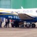 Corpos de Marília Mendonça e do tio chegam em GO em avião idêntico ao que caiu com cantora