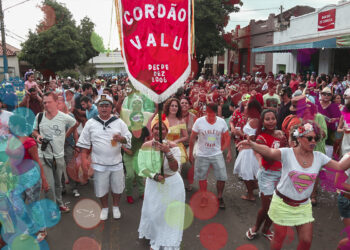 Festa na reeleição, contra o Carnaval 2022: Marquinhos deixa ambulantes e foliões confusos