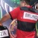 Homem gera revolta ao se fantasiar de ex-goleiro Bruno em festa