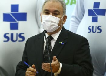 Com Ômicron na “cara”, Ministro da Saúde pede para país manter os cuidados contra doença