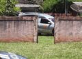 Jovem morre ao ficar presa em janela ao tentar entrar em casa ao retornar de bebedeira