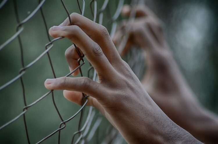 Mulher não paga pensão do filho e acaba na cadeia em MS