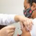 Prefeitura amplia dose de reforço para pessoas com 18 anos ou mais