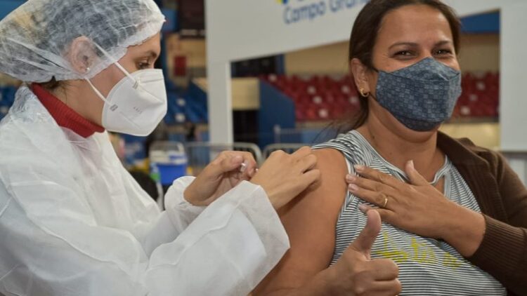 Capital ultrapassa a marca de 65% da população completamente imunizada contra Covid