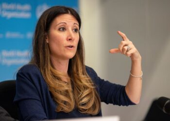 Epidemiologista diz que mundo enfrenta tsunami de infecções