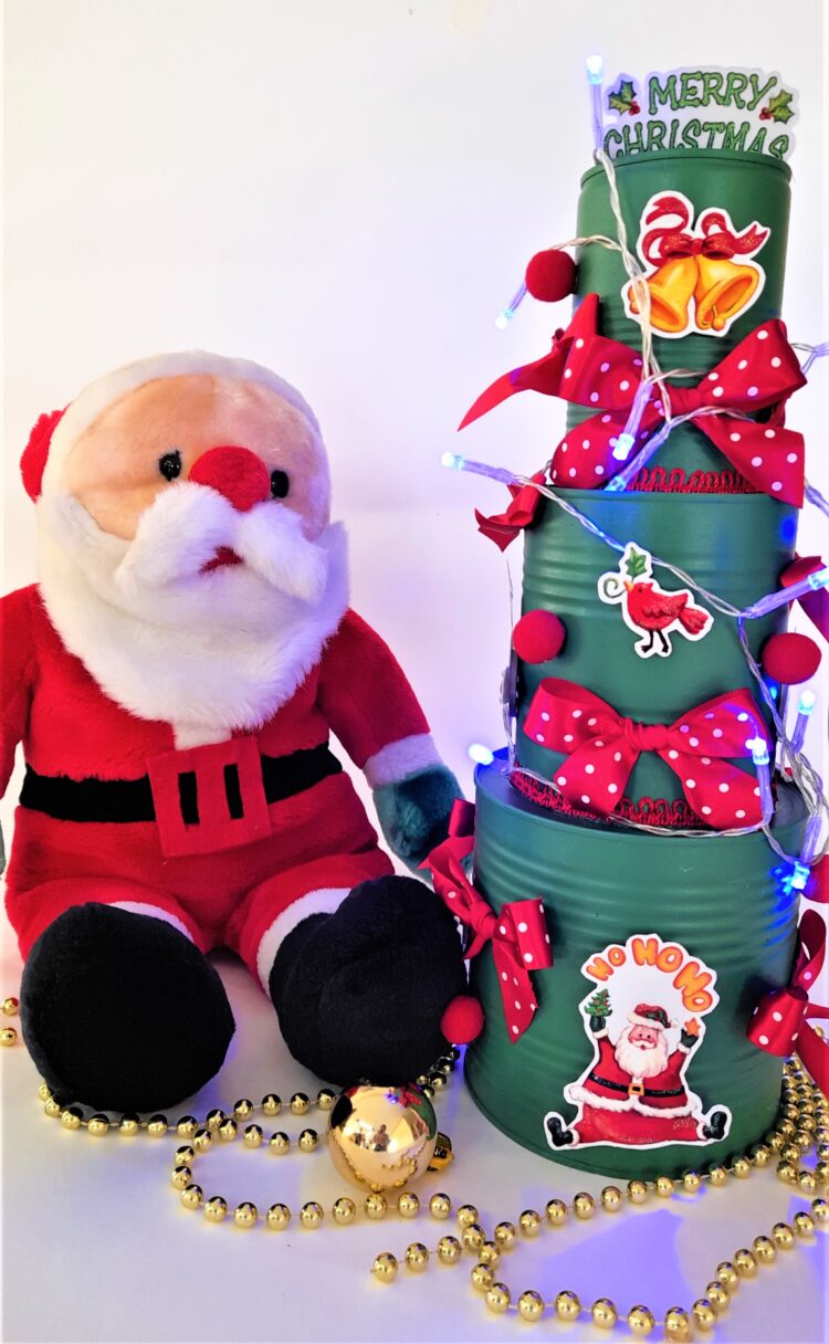 Aprenda a fazer uma “Arvore de Natal” usando latas de aço