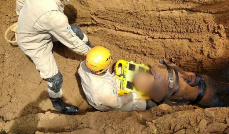 Pedreiro quase morre, após ficar soterrado por 2 metros com obra da rede de esgoto