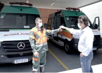 “Maiores investimentos dos últimos tempos”, diz presidente da Unimed CG ao entregar ambulâncias