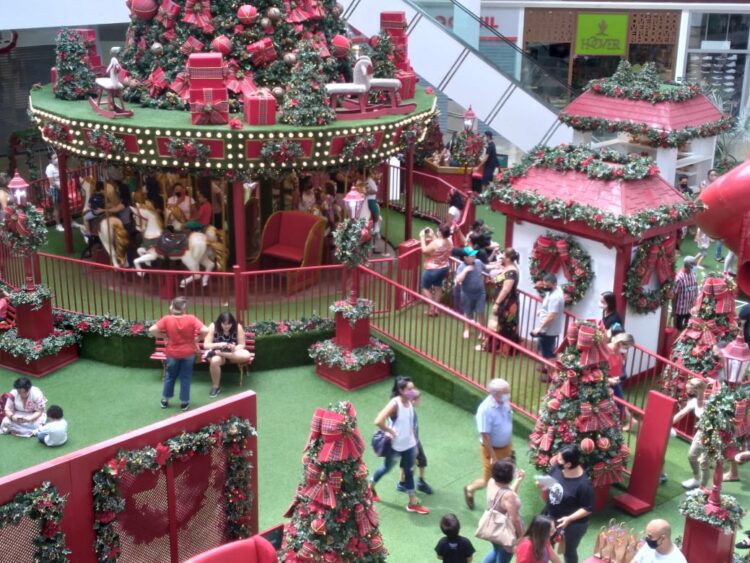 Papai Noel se despede hoje de shopping, mas magia do Natal continua até o dia 2