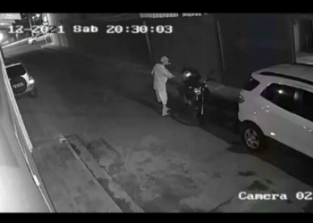 Vídeo: Mostra momento exato em que ladrão furta moto no Aero Rancho