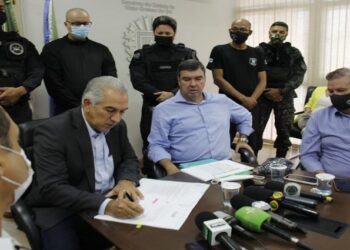 Governo amplia vagas e nomeia 590 aprovados no concurso dos administrativos da Educação