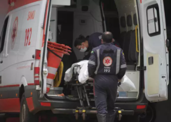 Motociclista passa e atira várias vezes contra empresário que está em coma na Capital