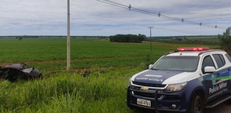 Ladrão capota Hyundai I30, foge a pé, mas acaba encontrado e preso pela polícia