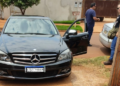 Em Dourados; “casa do tráfico” é fechada e Mercedes, drogas e arma são apreendidos pela polícia