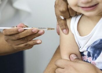 Secretários de saúde aprovam decisão do governo de não exigir pedido médico para vacinação de crianças