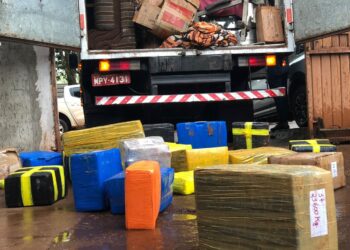 Mais de 19 quilos de drogas escondidos em caminhão de mudança são apreendidos em MS