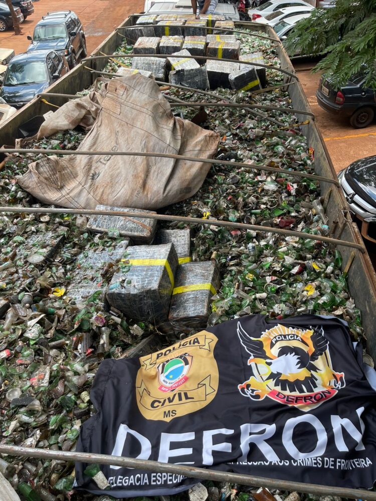 Quase 2 toneladas de maconha são encontradas em carga de vidro que ia para reciclagem em Dourados