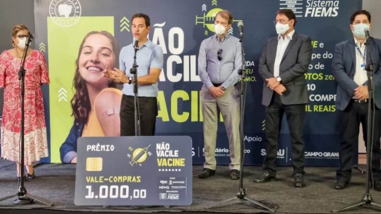 Quem se vacinar com 1ª ou 2ª dose na Capital concorrerá a motos e R$ 40 mil em vales-compra