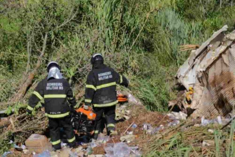 Entregador de bebidas morre ao cair com caminhão em ribanceira na MS-040