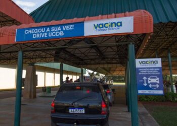 Drive e mais 45 locais estarão abertos hoje à tarde para vacinação contra Covid na Capital