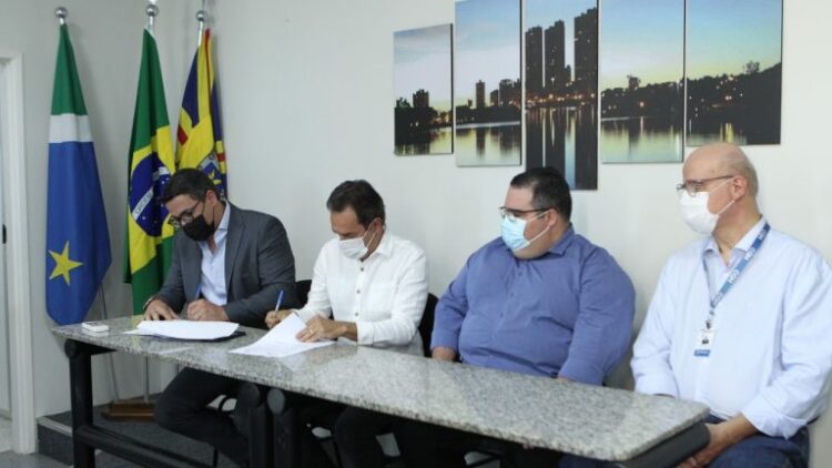 Marquinhos assina acordo de cooperação para celebrar Dia de Combate à Corrupção