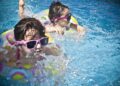Verão acende o alerta : 17 brasileiros morrem afogados por dia em piscinas
