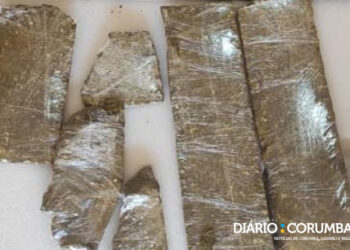 Mãe é presa tentando levar droga pro filho detento dentro de colchão